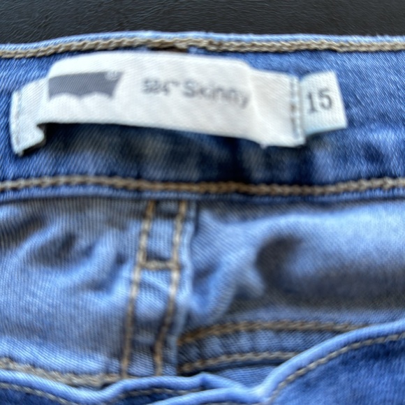 Levis Women’s 524 skinny - Picture 2 of 3